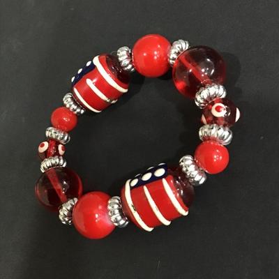 Pretty red glass art beaded stretch bracelet