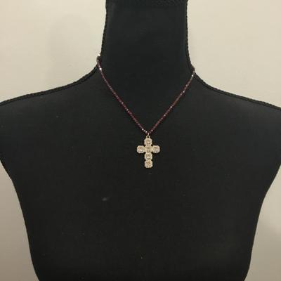 Absolutely gorgeous crystal necklace and cross pendant. Gold toned very nice.