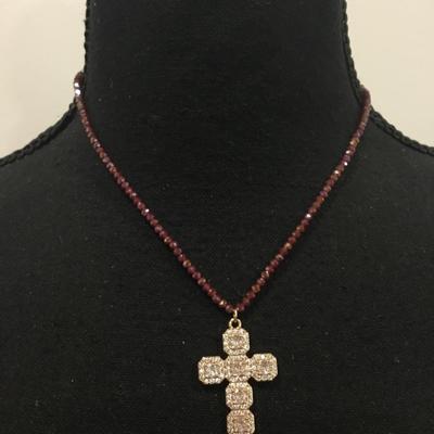 Absolutely gorgeous crystal necklace and cross pendant. Gold toned very nice.