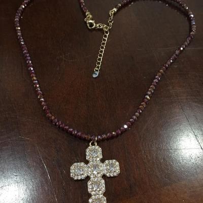 Absolutely gorgeous crystal necklace and cross pendant. Gold toned very nice.