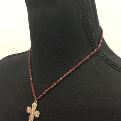 Absolutely gorgeous crystal necklace and cross pendant. Gold toned very nice.