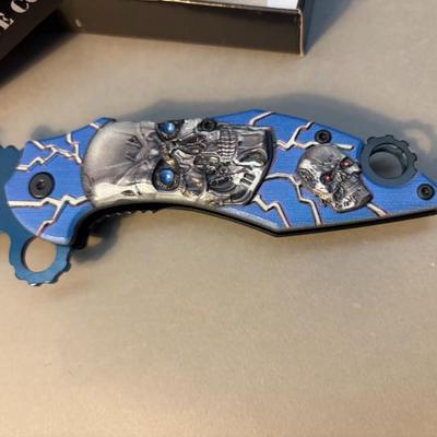Razor Tactical - Lock Knife - Skulls Blue Handle