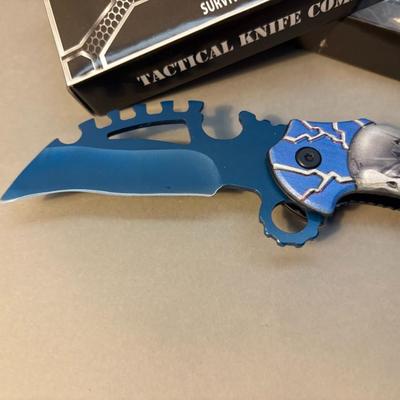 Razor Tactical - Lock Knife - Skulls Blue Handle