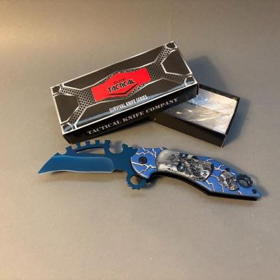 Razor Tactical - Lock Knife - Skulls Blue Handle