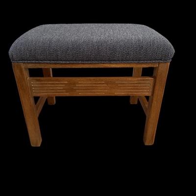 2 footstools
