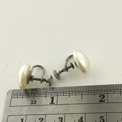 Vintage screw on pearl faux fashion earrings