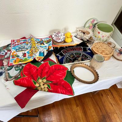 Lot 50 Seasonal decor