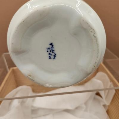 Sale Photo Thumbnail #189: Japanese, presented in  original box wth picture of Mt. Fuji, mid 20th Century.
Hand painted high quality porcelain.  The tea caddy has a double lid.  
Retails at $200