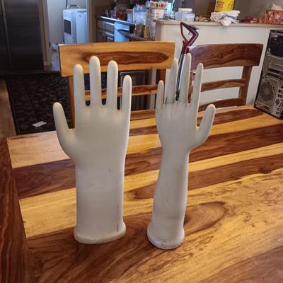 SMALL AND LARGE PORCELAIN GLOVE MOLDS