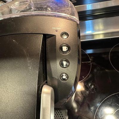 KEURIG SINGLE CUP COFFEE MAKER, BRITA WATER FILTRATION AND 2 LARGE PITCHERS