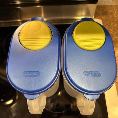 KEURIG SINGLE CUP COFFEE MAKER, BRITA WATER FILTRATION AND 2 LARGE PITCHERS