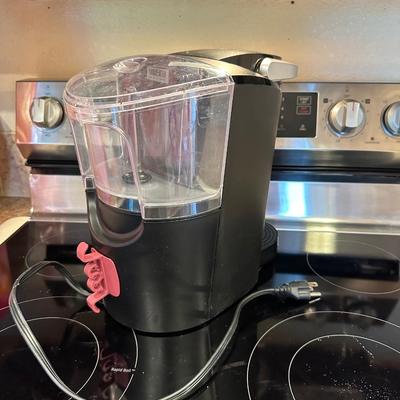 KEURIG SINGLE CUP COFFEE MAKER, BRITA WATER FILTRATION AND 2 LARGE PITCHERS