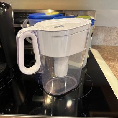 KEURIG SINGLE CUP COFFEE MAKER, BRITA WATER FILTRATION AND 2 LARGE PITCHERS