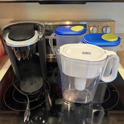 KEURIG SINGLE CUP COFFEE MAKER, BRITA WATER FILTRATION AND 2 LARGE PITCHERS