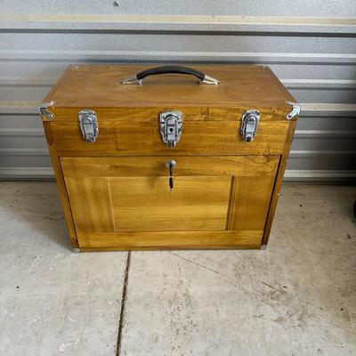 NICE 8 DRAWER TOOL CHEST BY WINDSOR DESIGN