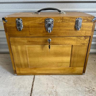 NICE 8 DRAWER TOOL CHEST BY WINDSOR DESIGN