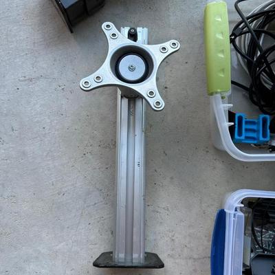 SUMMIT 32" RV HD LED TV, MONITOR WALL MOUNTS AND MORE