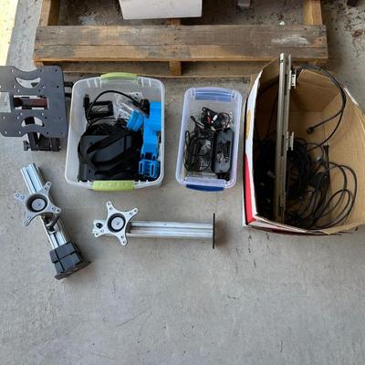 SUMMIT 32" RV HD LED TV, MONITOR WALL MOUNTS AND MORE