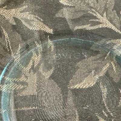 MIXING BOWLS, BAKING DISH AND BAKEWARE