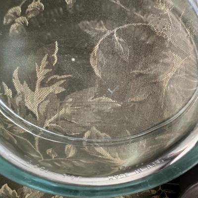 MIXING BOWLS, BAKING DISH AND BAKEWARE