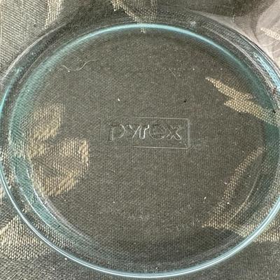 MIXING BOWLS, BAKING DISH AND BAKEWARE