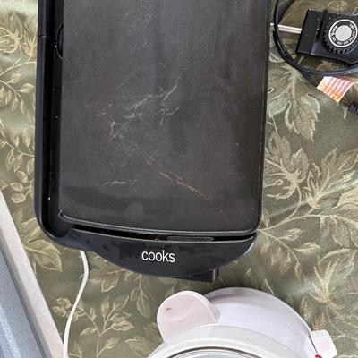 ELECTRIC FRYING PAN AND GRIDDLE PLUS A RIVAL CROCK POT