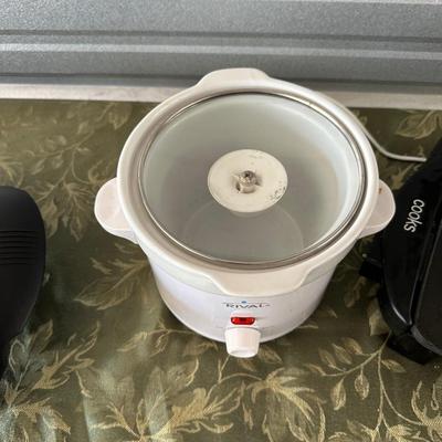 ELECTRIC FRYING PAN AND GRIDDLE PLUS A RIVAL CROCK POT