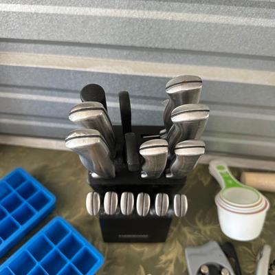 FARBERWARE CUTLERY SET IN A BLOCK PLUS EVERY KITCHEN UTENSIL YOU COULD EVER NEED