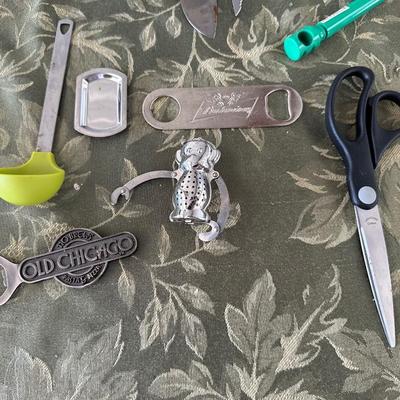 FARBERWARE CUTLERY SET IN A BLOCK PLUS EVERY KITCHEN UTENSIL YOU COULD EVER NEED