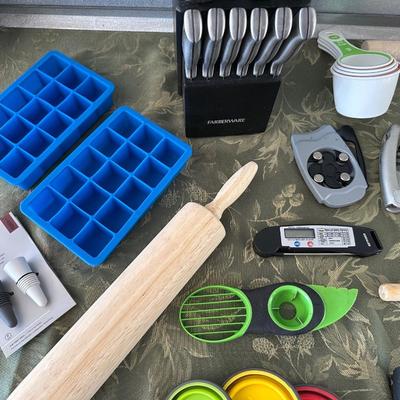 FARBERWARE CUTLERY SET IN A BLOCK PLUS EVERY KITCHEN UTENSIL YOU COULD EVER NEED
