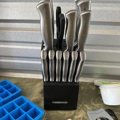 FARBERWARE CUTLERY SET IN A BLOCK PLUS EVERY KITCHEN UTENSIL YOU COULD EVER NEED