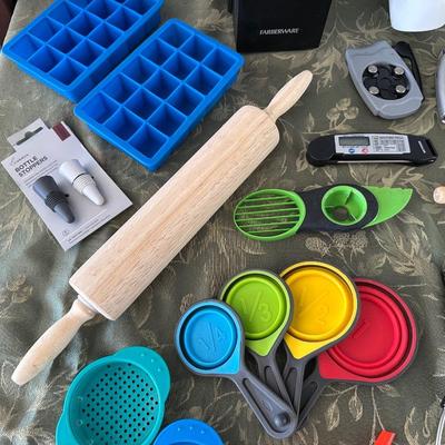 FARBERWARE CUTLERY SET IN A BLOCK PLUS EVERY KITCHEN UTENSIL YOU COULD EVER NEED