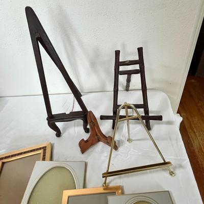 Lot 59 Frames & stands