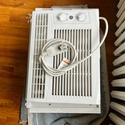 Lot 66 Window Air Conditioner