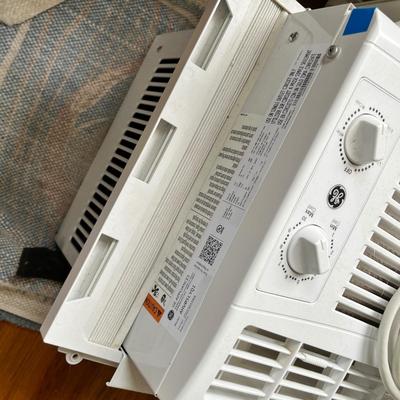 Lot 66 Window Air Conditioner