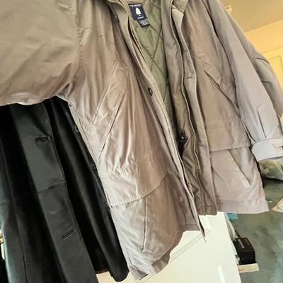 Lot 69 Men's dress coats