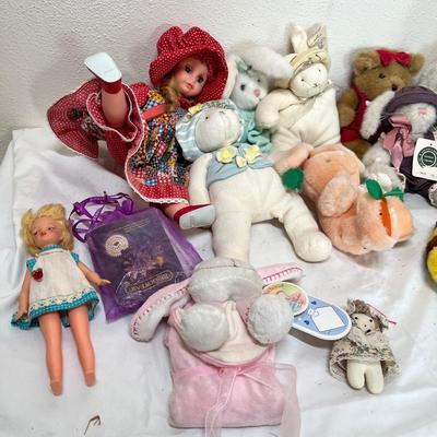 Lot 77 Stuffed Animals & Dolls