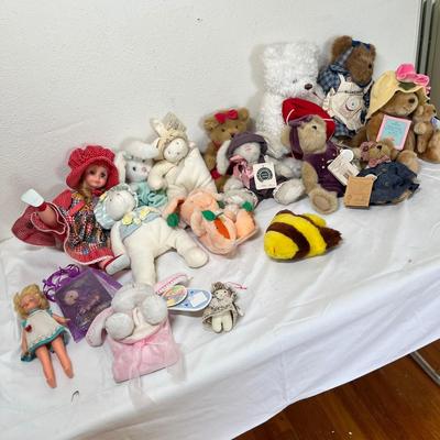 Lot 77 Stuffed Animals & Dolls