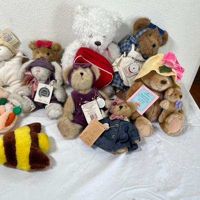 Lot 77 Stuffed Animals & Dolls