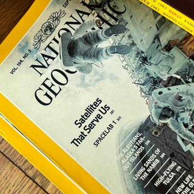 Lot 80 National Geographic magazines