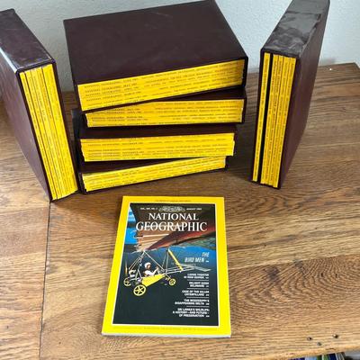 Lot 80 National Geographic magazines