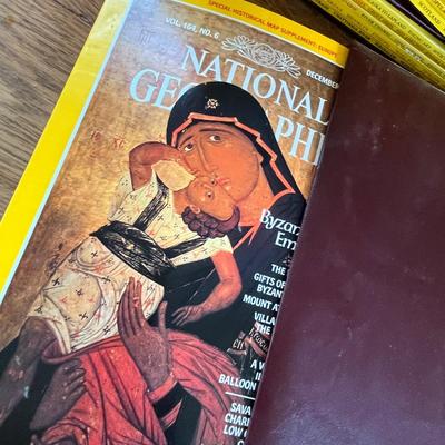 Lot 80 National Geographic magazines