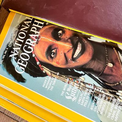 Lot 80 National Geographic magazines