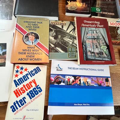 Lot 92 USA lot of books & flags