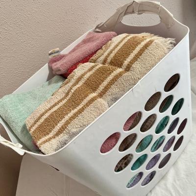 Lot 93 Hamper full of towels