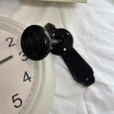 Lot 96 Bathroom handles & stuff