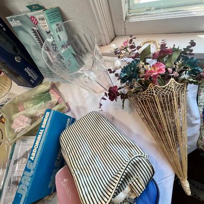 Lot 100 Assorted household