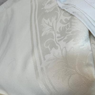 Lot 104 Table cloths