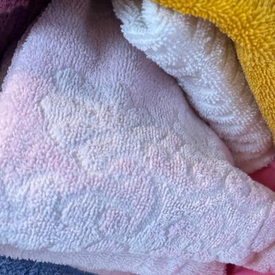Lot 106 Lot of towels