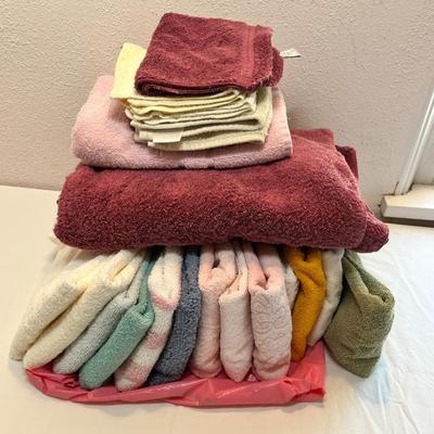 Lot 106 Lot of towels